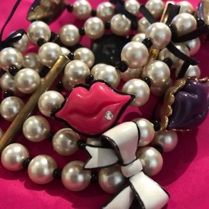 Pink Lip kiss pearl stretch bracelet Betsey Johnson vintage date night bow NWT